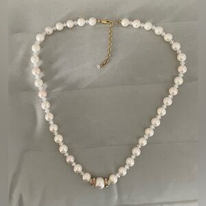 Elegant Pearl Necklace with Gold Accents